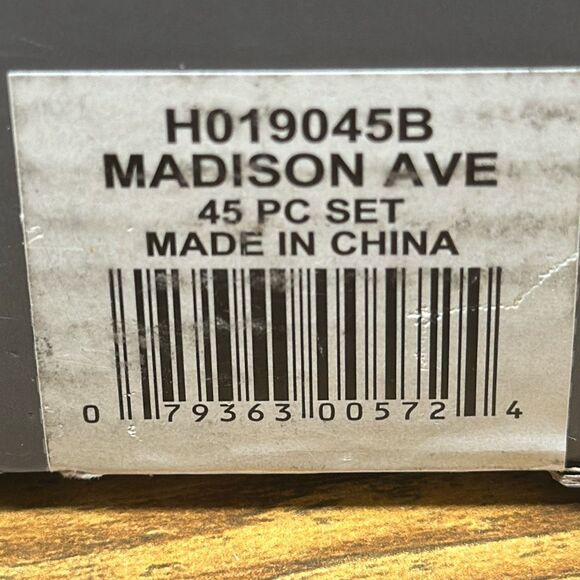 Oneida Madison Ave. Stainless Steel 45pc. Flatware Set Service for Eight - Picture 6 of 6